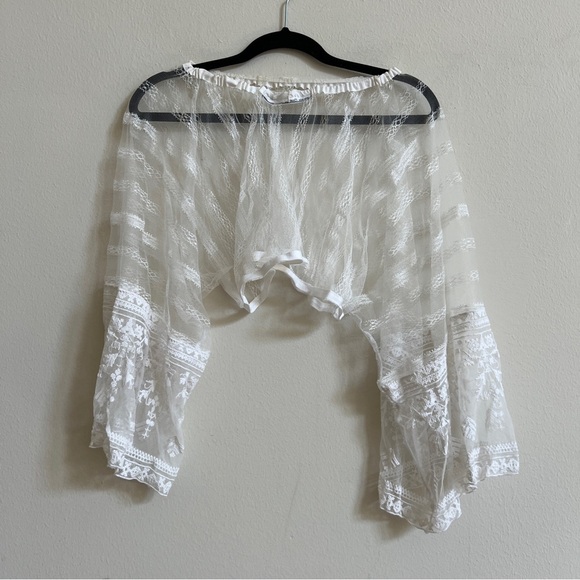 Harlow loves daisy Lace overlay top - Picture 2 of 2